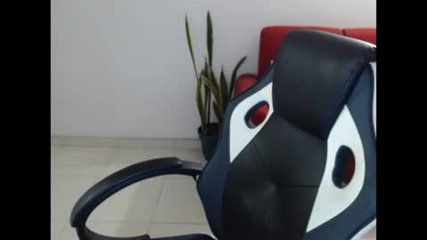 Snapshot of holly_itzel chatting on 07-03-26, 01:45 Itzel online show from 07-03-26, 01:45