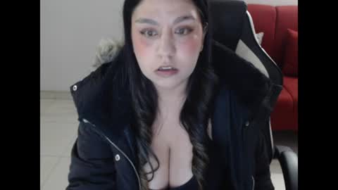 Snapshot of holly_itzel chatting on 07-11-26, 02:25 Itzel online show from 07-11-26, 02:25
