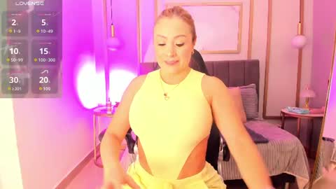 Snapshot of holly_madison_ chatting on 07-12-26, 01:24 Holly Madisson online show from 07-12-26, 01:24