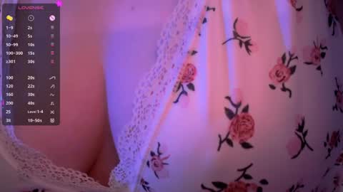 Snapshot of holly_molly_69 chatting on 03-20-26, 03:22 Molly online show from 03-20-26, 03:22