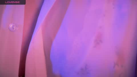 Snapshot of holly_molly_69 chatting on 04-15-26, 02:51 Molly online show from 04-15-26, 02:51