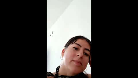 Snapshot of holly_velvett chatting on 05-31-26, 06:42 holly online show from 05-31-26, 06:42