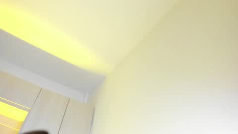 Snapshot of hollyadamss_ chatting on 02-25-26, 12:04 Sofia online show from 02-25-26, 12:04