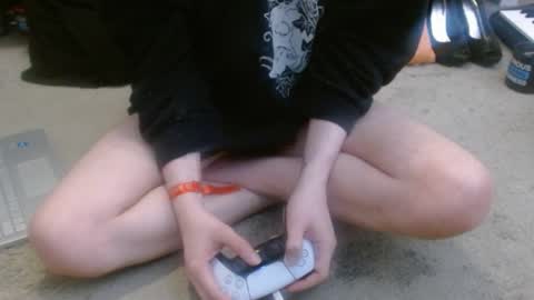 Snapshot of hollyhawkes chatting on 04-28-26, 12:20 Holly Hawkes online show from 04-28-26, 12:20