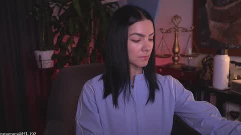 Holly Linder online show from 03-26-26, 01:44