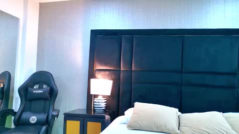 Snapshot of hollyolson chatting on 02-20-26, 07:58 Holly online show from 02-20-26, 07:58