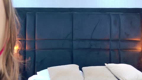 Snapshot of hollyolson chatting on 05-05-26, 06:27 Holly online show from 05-05-26, 06:27