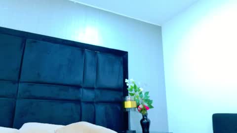 Snapshot of hollyolson chatting on 06-10-26, 07:35 Holly online show from 06-10-26, 07:35