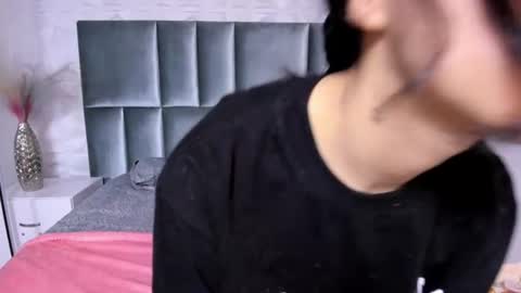 hollypeach_ online show from 06-30-26, 08:10