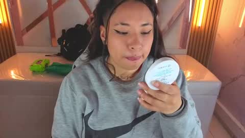 Holly  online show from 11-10-25, 12:48