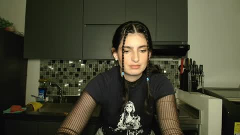 hollyshit_ online show from 04-17-26, 11:52