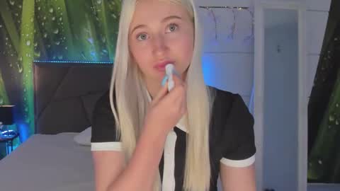 HollyTaillor online show from 03-06-26, 06:43