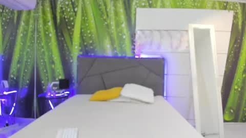 Snapshot of hollytaillor chatting on 06-30-26, 05:41 HollyTaillor online show from 06-30-26, 05:41