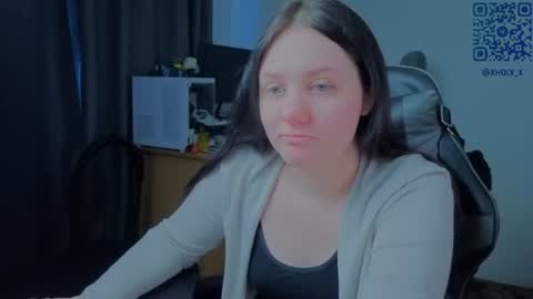 Snapshot of holy_kveta chatting on 06-17-26, 03:42 Kviki online show from 06-17-26, 03:42