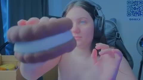Snapshot of holy_kveta chatting on 07-05-26, 04:19 Kviki online show from 07-05-26, 04:19