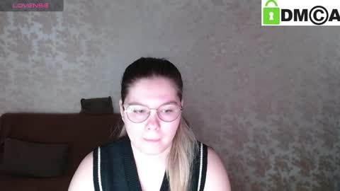 Welcome guys  Pleasure to see you all here  My name is MichaelaTip menu is active Private is open  online show from 03-06-25, 05:35