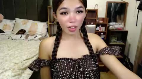 Snapshot of holy_molly1 chatting on 05-05-26, 01:24 holy_molly1 online show from 05-05-26, 01:24