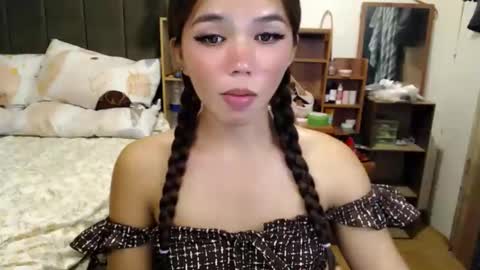 Snapshot of holy_molly1 chatting on 05-09-26, 02:44 holy_molly1 online show from 05-09-26, 02:44