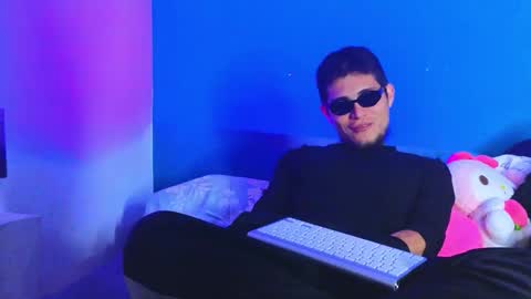      online show from 10-28-25, 06:50