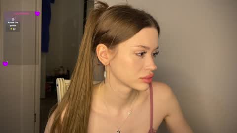 Snapshot of holybabe342 chatting on 12-06-24, 06:39 Vio online show from 12-06-24, 06:39