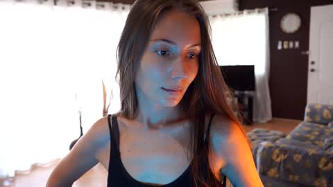 Snapshot of holyvivian chatting on 01-18-25, 01:08 V online show from 01-18-25, 01:08