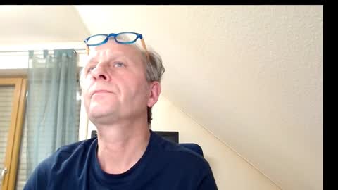 Snapshot of hondowill chatting on 12-08-24, 08:36 Bernd online show from 12-08-24, 08:36