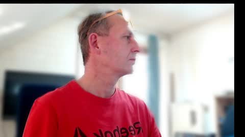 Snapshot of hondowill chatting on 01-12-25, 02:19 Bernd online show from 01-12-25, 02:19