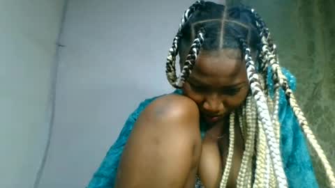 Snapshot of honeria98 chatting on 06-12-26, 11:25 honeria98 online show from 06-12-26, 11:25