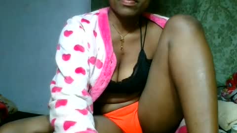 Snapshot of honeria98 chatting on 06-27-26, 07:46 honeria98 online show from 06-27-26, 07:46