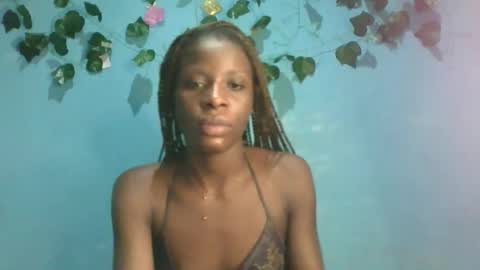 Snapshot of honey_bug2 chatting on 11-01-25, 11:18 Queen online show from 11-01-25, 11:18