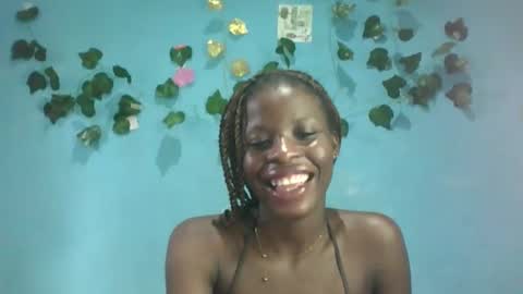 Snapshot of honey_bug2 chatting on 11-02-25, 02:08 Queen online show from 11-02-25, 02:08