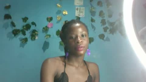 Snapshot of honey_bug2 chatting on 11-13-25, 11:14 Queen online show from 11-13-25, 11:14