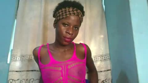 Snapshot of honey_bug2 chatting on 02-08-26, 08:29 Queen online show from 02-08-26, 08:29