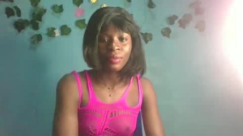 Snapshot of honey_bug2 chatting on 02-15-26, 10:50 Queen online show from 02-15-26, 10:50