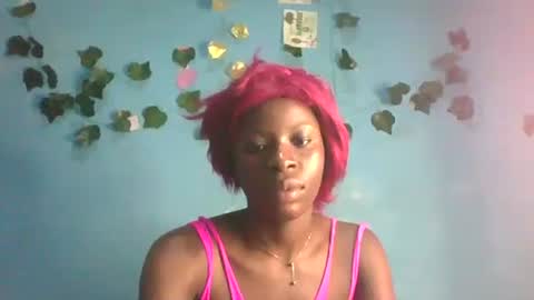 Snapshot of honey_bug2 chatting on 02-16-26, 08:27 Queen online show from 02-16-26, 08:27