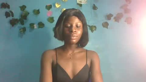 Snapshot of honey_bug2 chatting on 02-18-26, 08:05 Queen online show from 02-18-26, 08:05