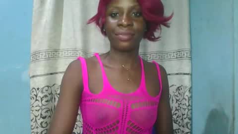 Snapshot of honey_bug2 chatting on 02-27-26, 11:27 Queen online show from 02-27-26, 11:27