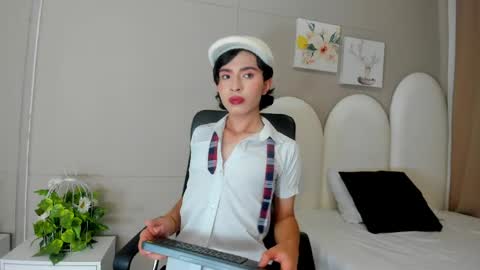 honey_hex_ online show from 05-12-26, 07:44