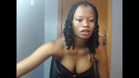 Snapshot of honey_juicydoll chatting on 10-22-25, 07:08 Sonia online show from 10-22-25, 07:08