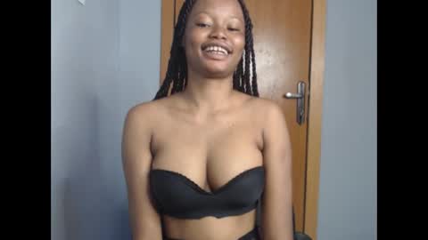 Snapshot of honey_juicydoll chatting on 11-23-25, 08:36 Sonia online show from 11-23-25, 08:36
