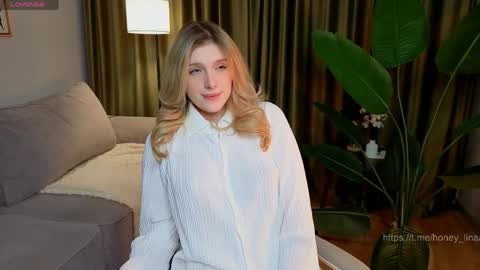 Lina online show from 04-15-26, 07:21