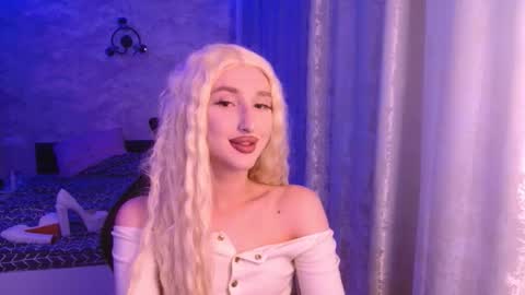 honey_sunset online show from 10-16-25, 03:57