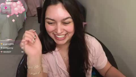Snapshot of honey_tia chatting on 05-15-26, 11:23 Tia online show from 05-15-26, 11:23