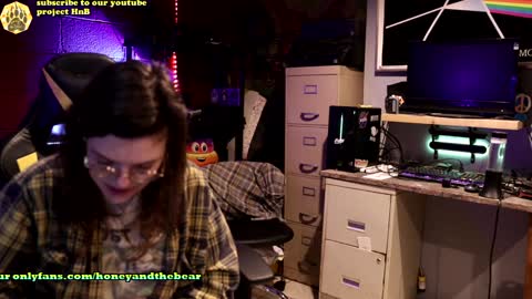 Honey and Bear online show from 12-20-24, 03:47
