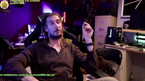 Honey and Bear online show from 12-24-24, 03:38