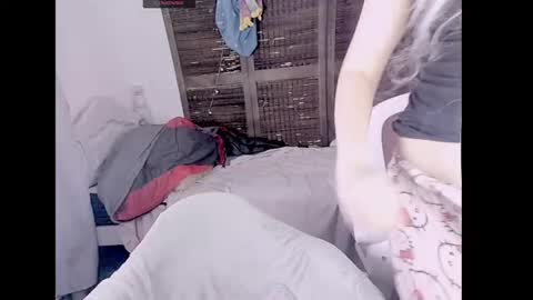 Honey Apple Alaska online show from 10-25-25, 03:14