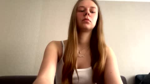 Klara online show from 05-15-26, 09:27