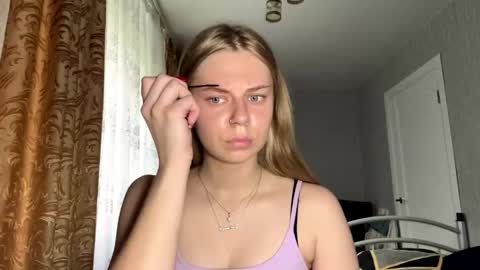 Snapshot of honeyaskren chatting on 06-06-26, 10:09 Klara online show from 06-06-26, 10:09