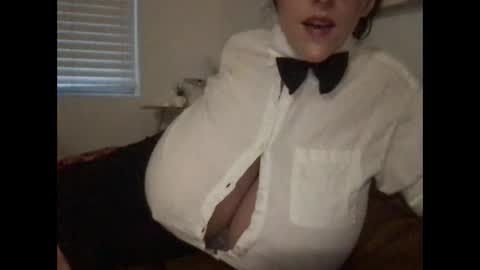 Snapshot of honeybbxx chatting on 01-12-25, 10:33 honeybbxx online show from 01-12-25, 10:33