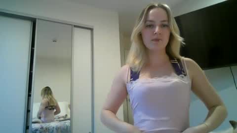Snapshot of honeyblakex chatting on 06-15-26, 04:04 honeyblakex online show from 06-15-26, 04:04